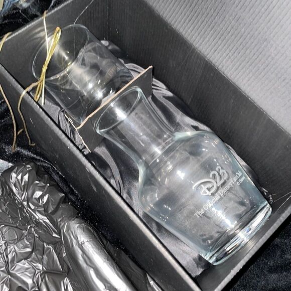 Disney D23 Fan Club 6” Personal Bedside Water Carafe and glass set, France - Picture 4 of 13